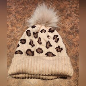 Warm winter hat - cheetah print